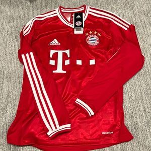 NWT Bayern München long sleeve shirt sz youth large